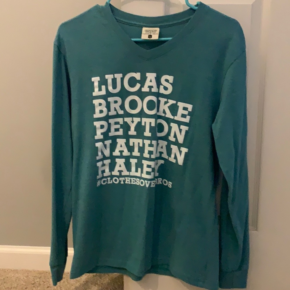 OTH Clothes Over Bros Tshirt with Cast Names Small One Tree Hill